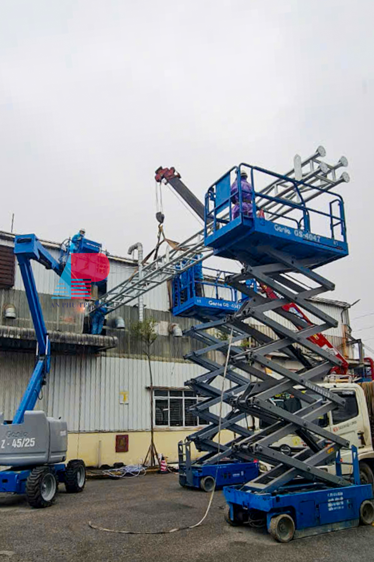 Thi Cong Lap Tram Dien Va Cau Dan Xuyen Dem 6