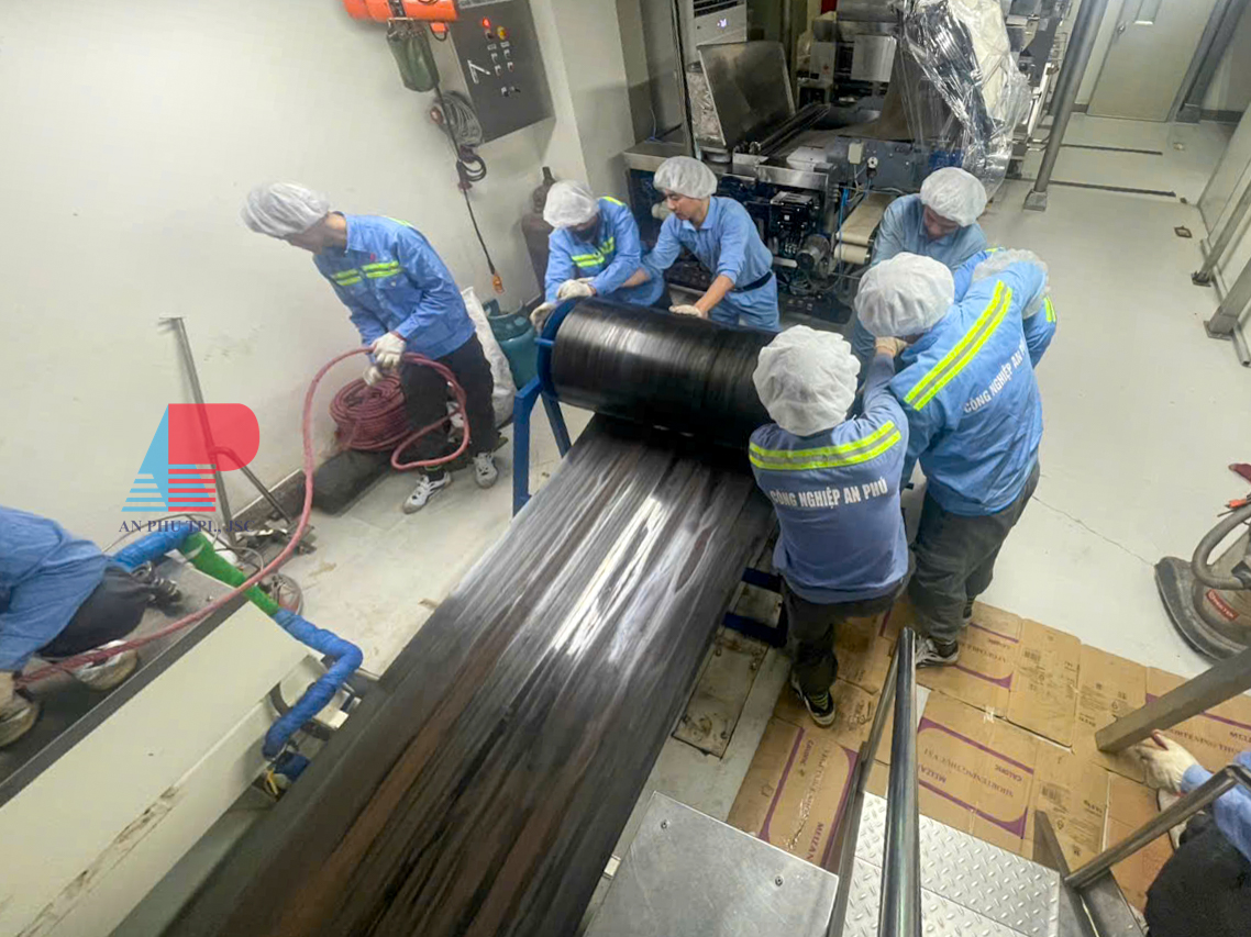 Thi công thay dây chuyển băng tải