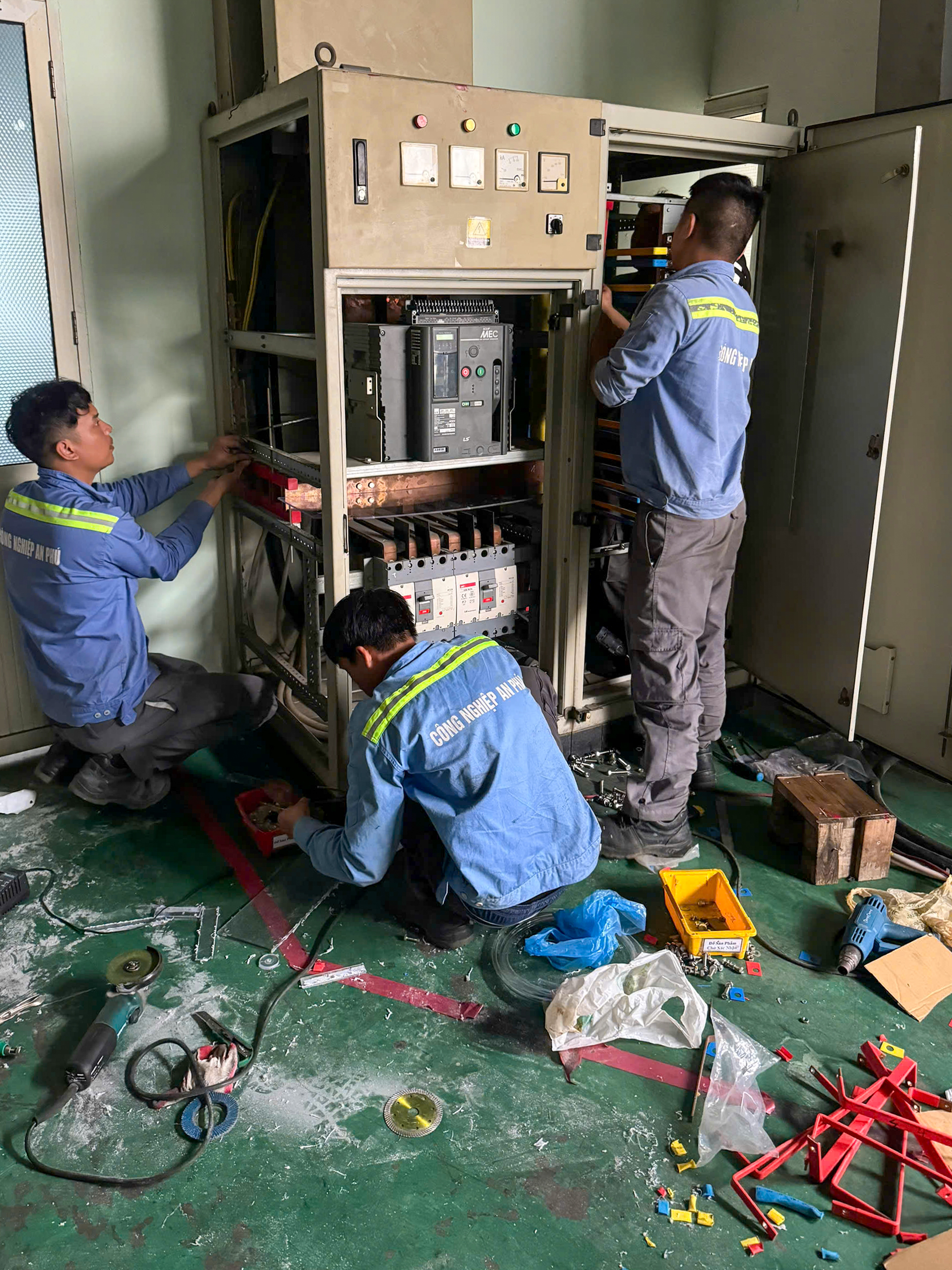 Cải tạo Tủ điện phân phối cũ. Máy cắt 2000A